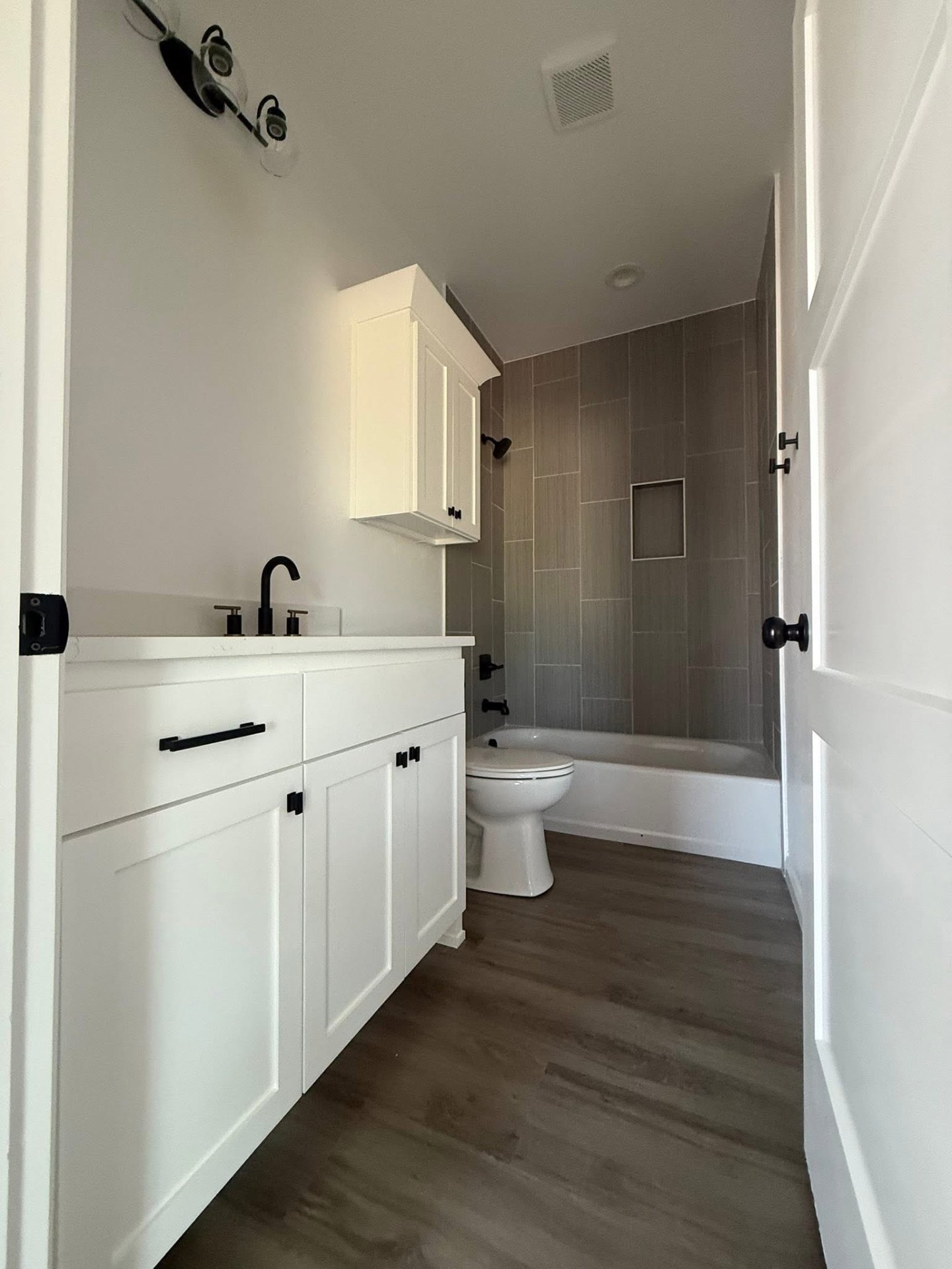 Residential project photo 34